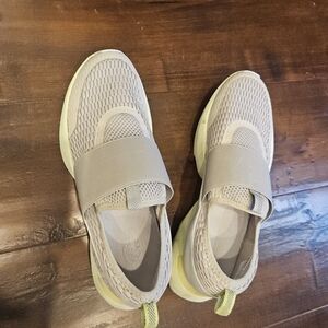 Sorel Kinetic Impact Strap Sneaker Air Mesh Womens Size 10 Dark Stone And Bolt.